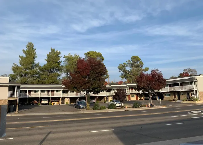 Elmwood Motel